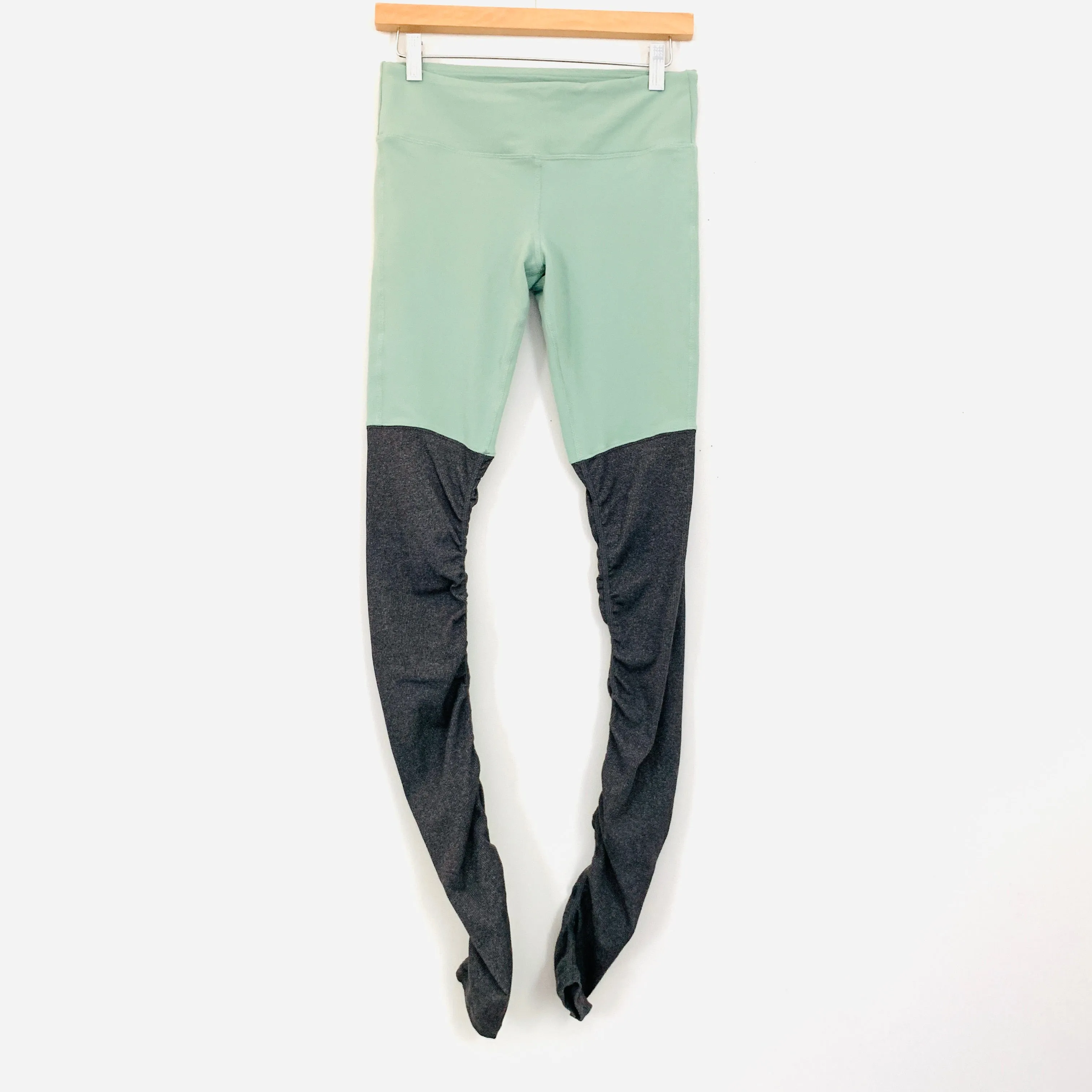 Alo Yoga Goddess Ribbed Legging in Mint- Size S